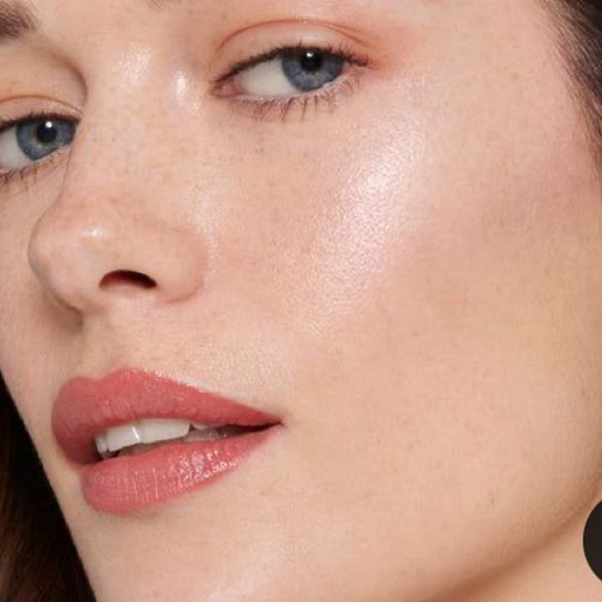 HKH Suero Super Vitamina C para la Cara - Cápsulas de Suero Facial Antienvejecimiento con Vitamina E y Niacinamida - Suero de Vit C para Mujeres - Hidratante y Uniforme en el Tono de Piel - Amigable para Viajes (38 Cápsulas)